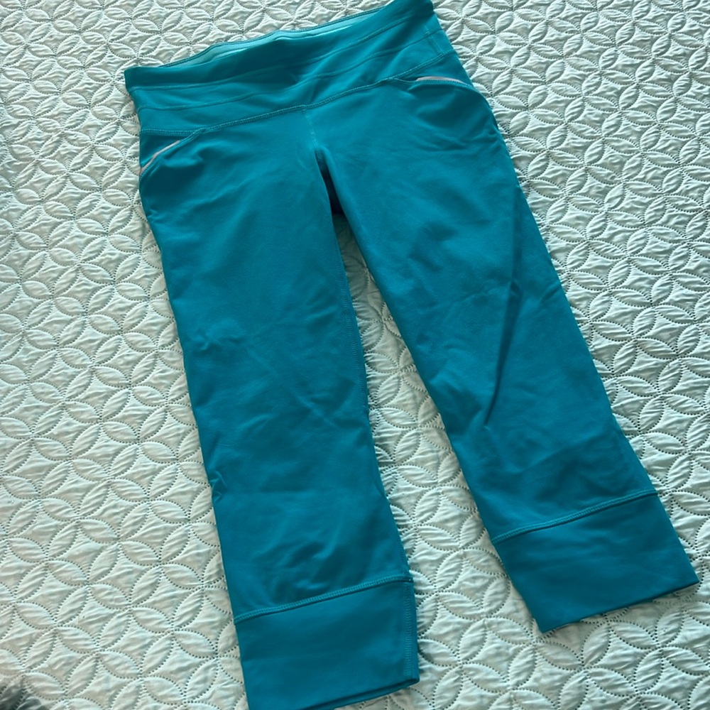 Ladies Athleta Capri leggings. S